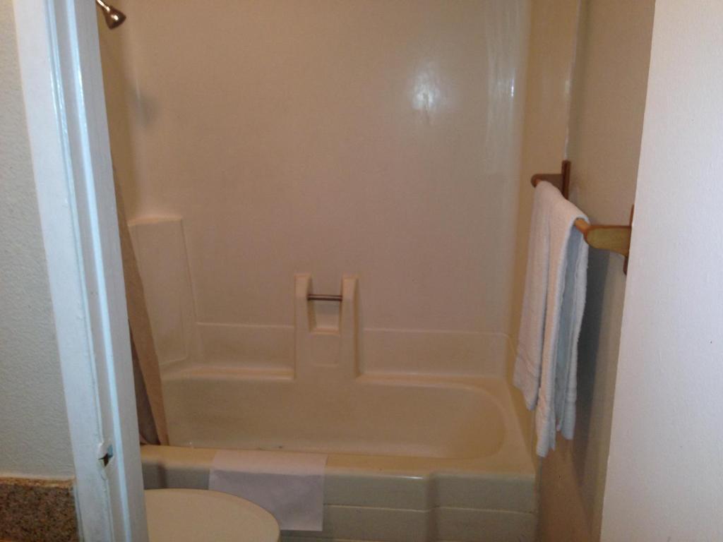 Welcome Inn Fresno Room photo
